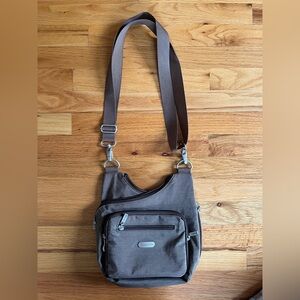 Baggallini medium sized Crossbody with multiple pockets